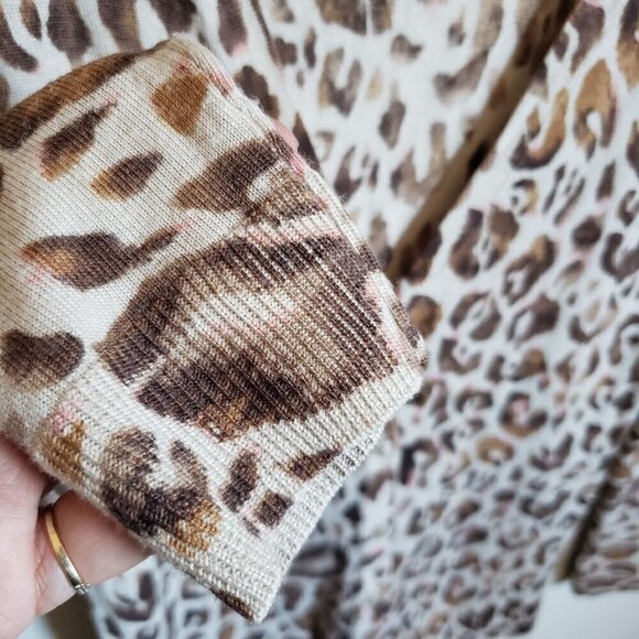 Ann Taylor Leopard Print Cardigan 100% Extra Fine Merino Wool Sweater Size Small - Picture 6 of 9
